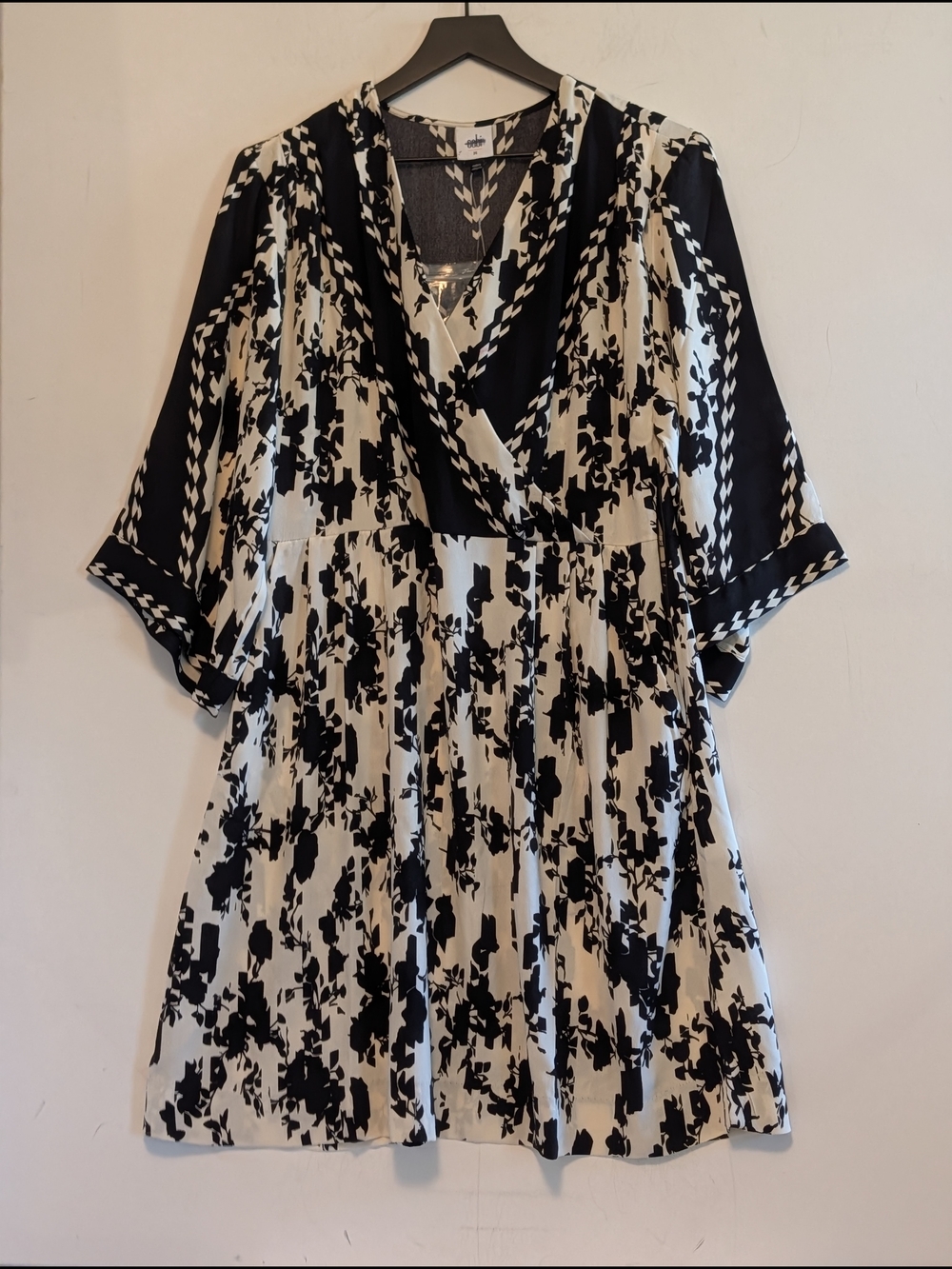 Cabi X-Factor Dress Medium Faux Wrap Pockets Belt NWOT Artsy Date dinner Night